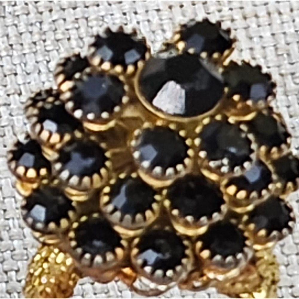 Vtg Black Rhinestone Ring Womens Gold Tone Mesh Stretch Band Cocktail Cluster